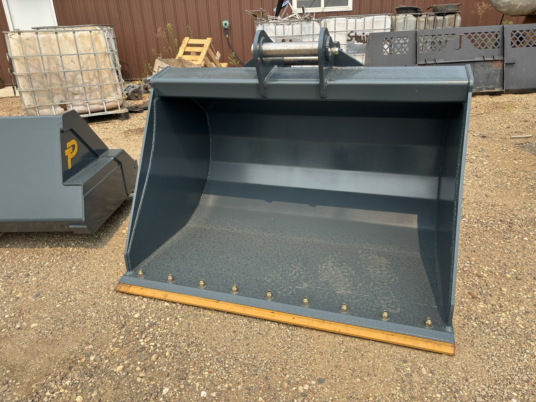 Custom Buckets & Attachments